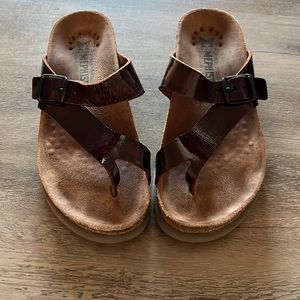 Chocolate-brown leather/cork Birkenstock-inspired sandals. Lightly used